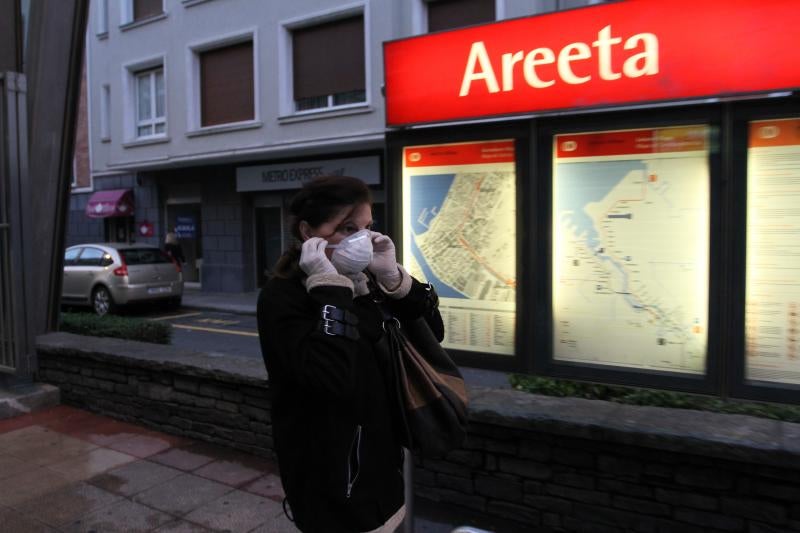 Las mascarilas, las protagonistas esta mañana en la estación de La Arenas.