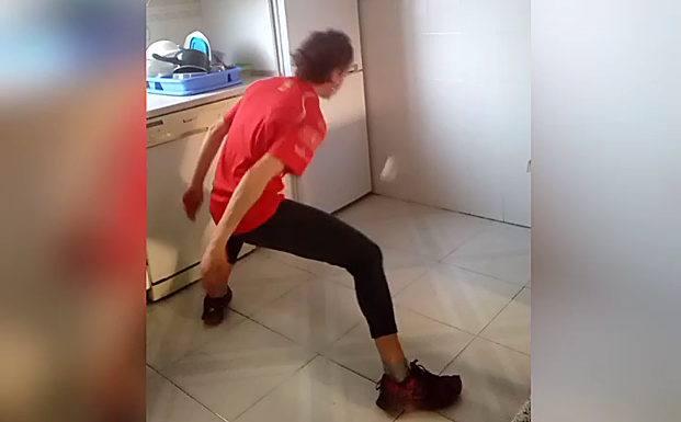 A falta de frontón... la pelotari Patri Espinar entrena en la cocina