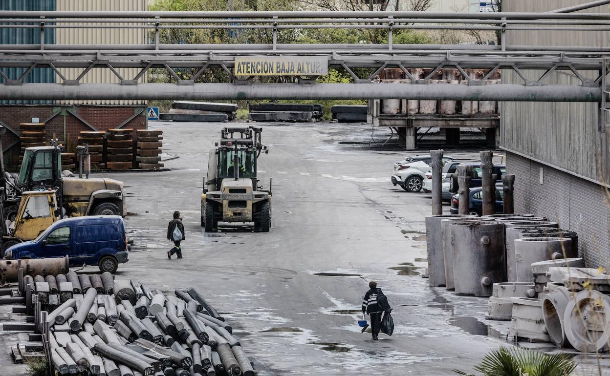 La industria vasca sufre por su dependencia exterior de productos de bajo valor añadido