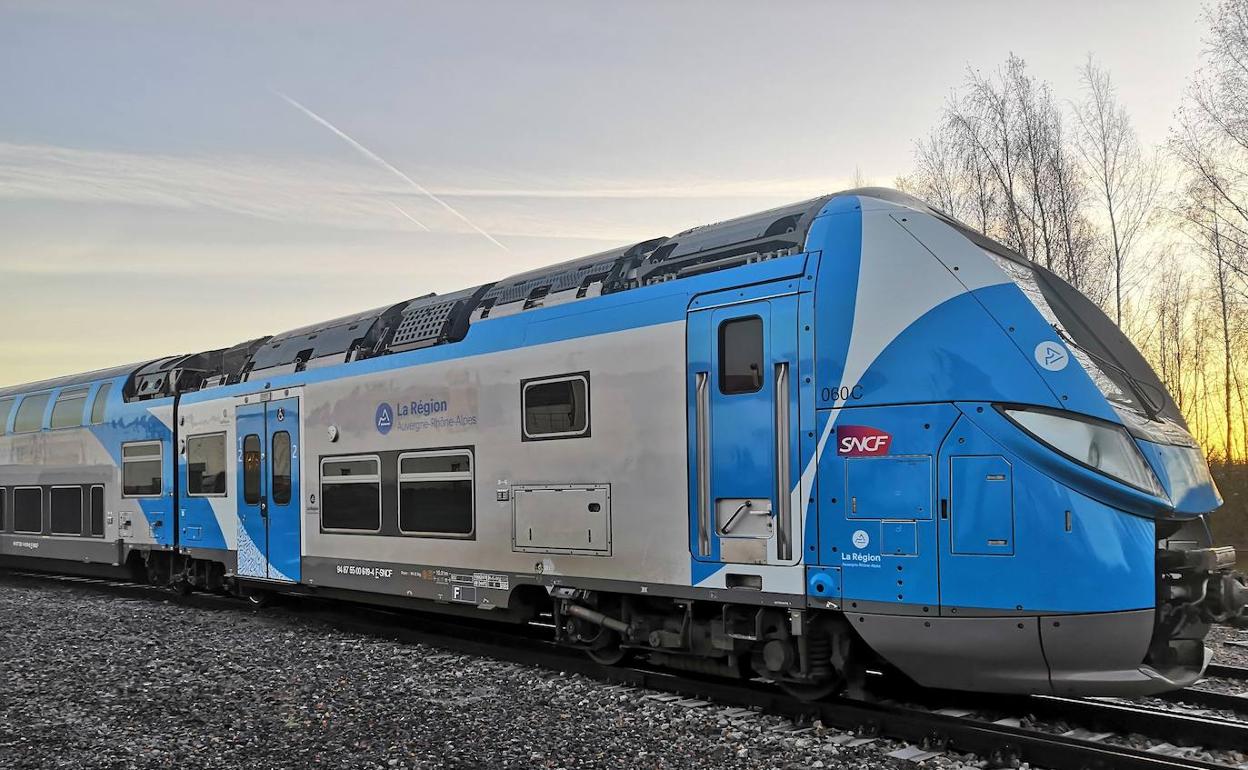 Tren modelo OMNEO, de doble piso, para servicios regionales de Francia, cuyos motores se fabrican en la planta de la multinacional canadiense Bombardier en Trapagaran (Bizkaia). 