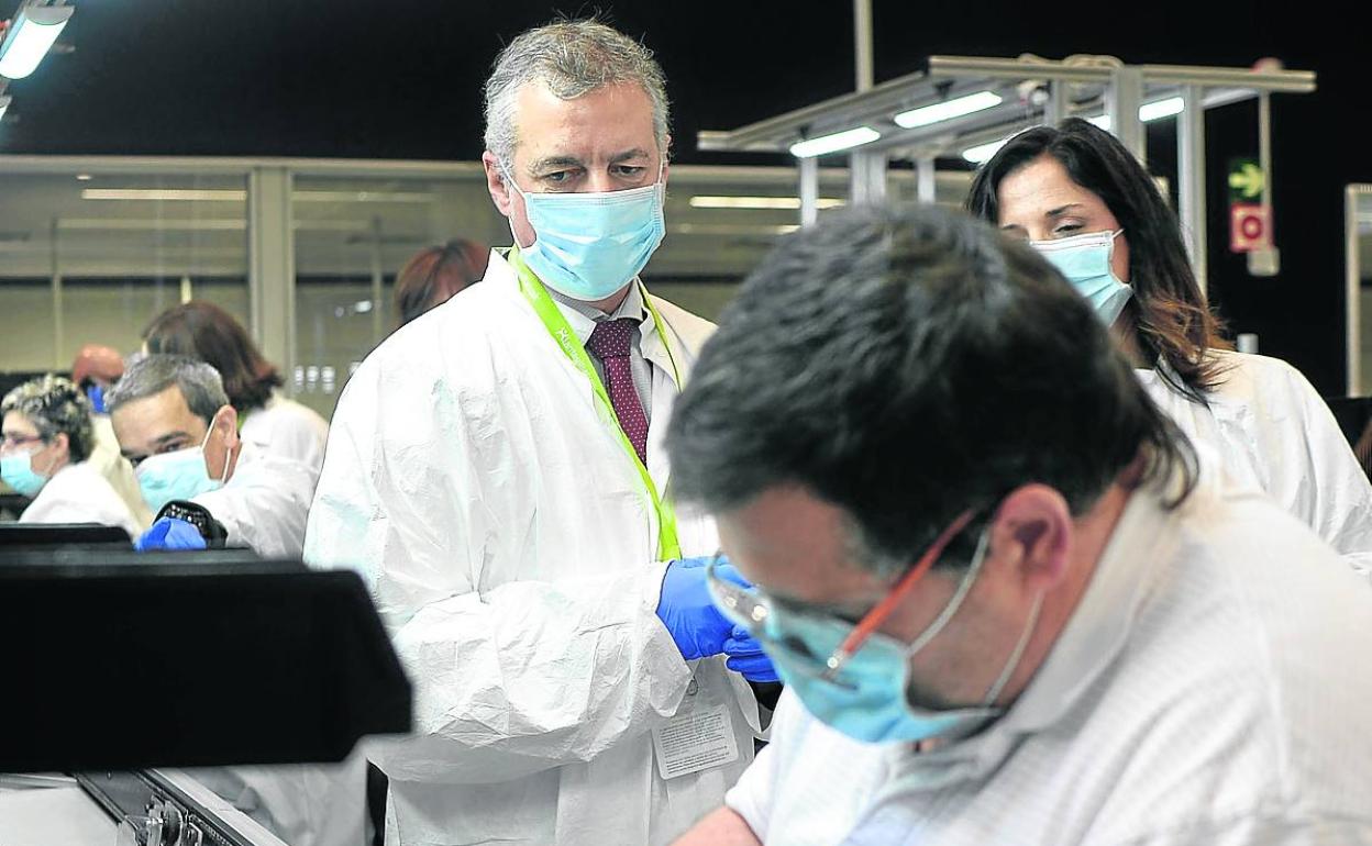 Urkullu defiende que hay que aplicar una «discriminación positiva» a estos talleres. 