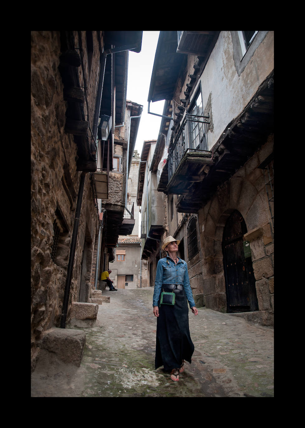 Miranda del Castañar es un pueblo medieval de apenas 400 vecinos, donde destacan el castillo, la bodega excavada en la muralla y el conocido como Bosque de los Espejos, un espacio cautivador especialmente en otoño y poblado de especies autóctonas.