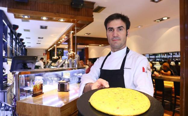 Senén González (Sagartoki) ha llevado la tortilla de patatas gourmet precocinada a todos los hogares. 