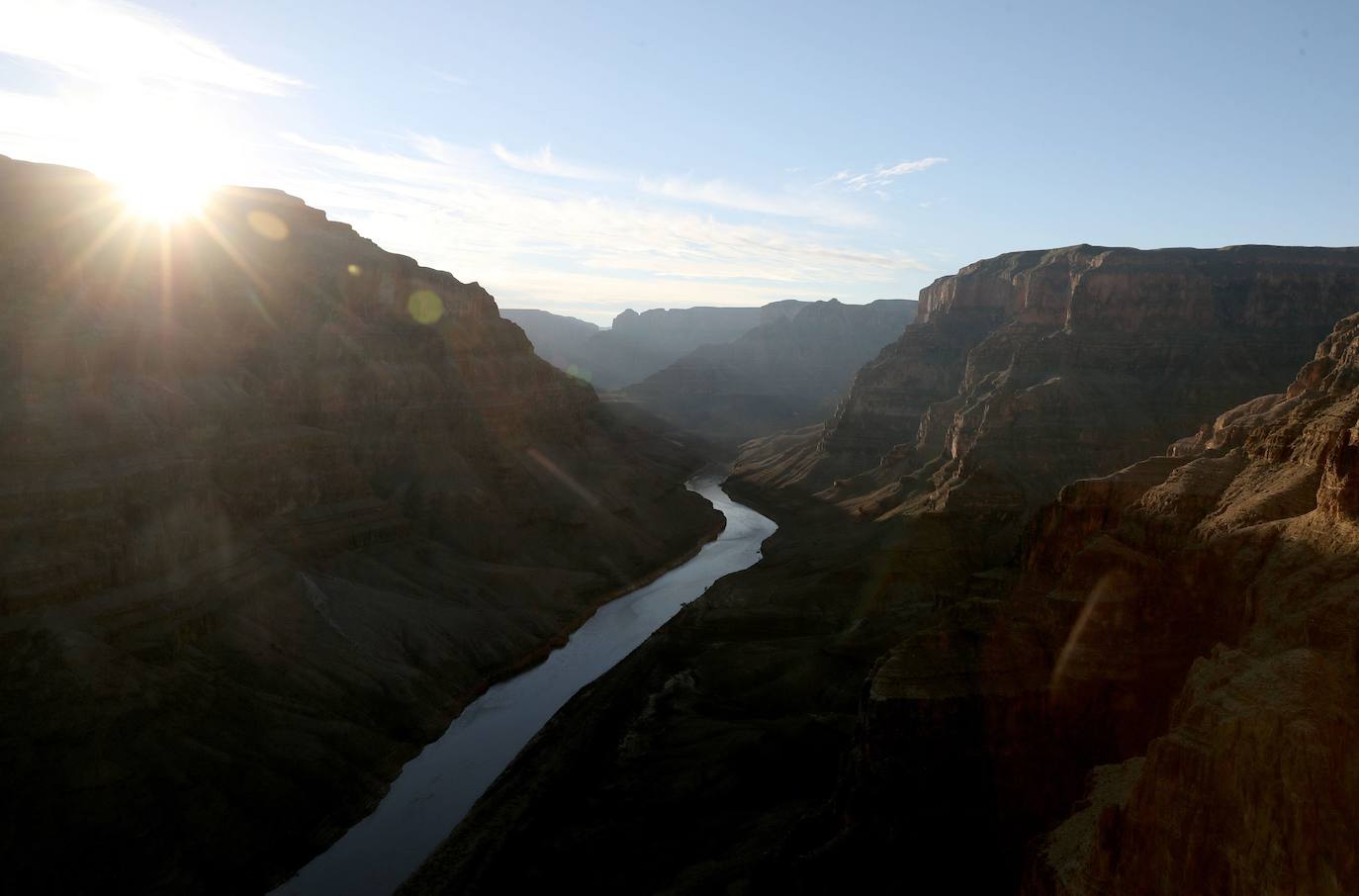 Amanecer del Gran Cañón del Colorado, en el estado de Arizona, Estados Unidos.