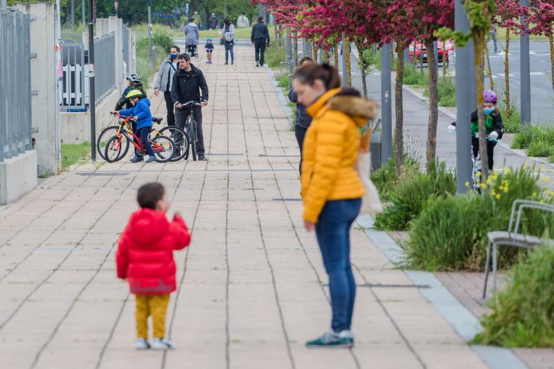 Fotos: Más de 48.000 niños alaveses ya pueden salir a la calle