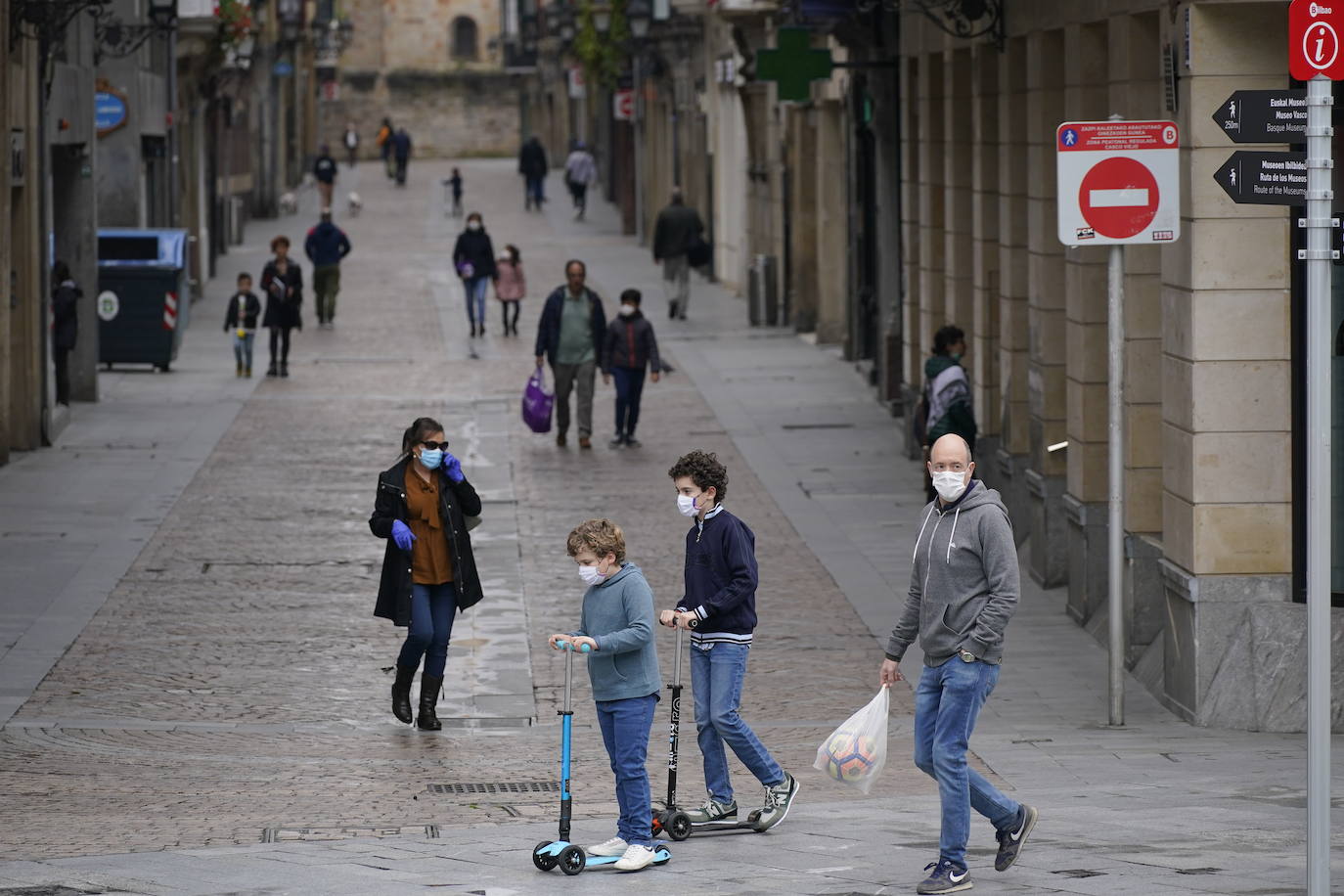El Casco Viejo de Bilbao también fue testigo de la presencia de niños.