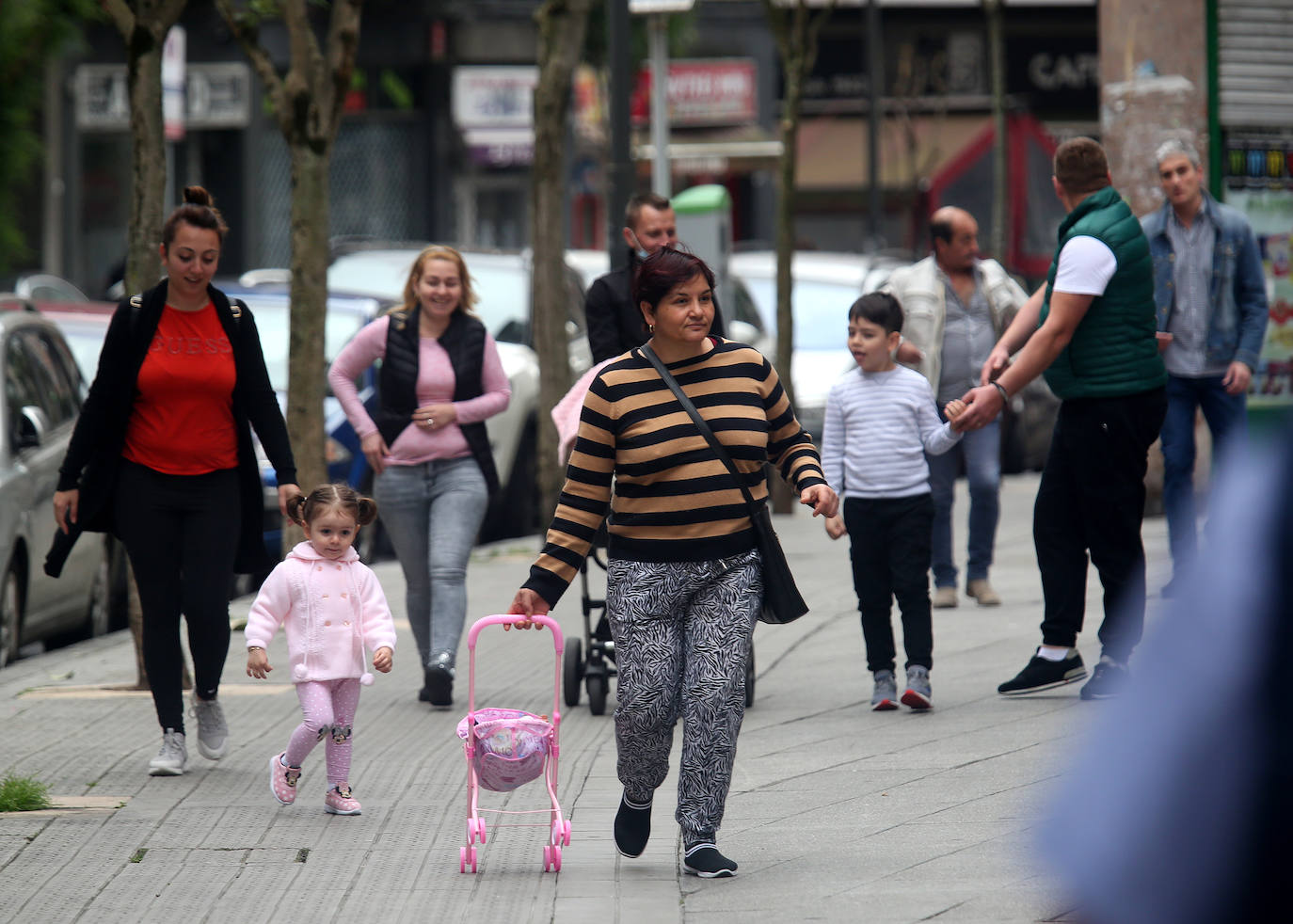 El centro de Santutxu, con bastantes personas