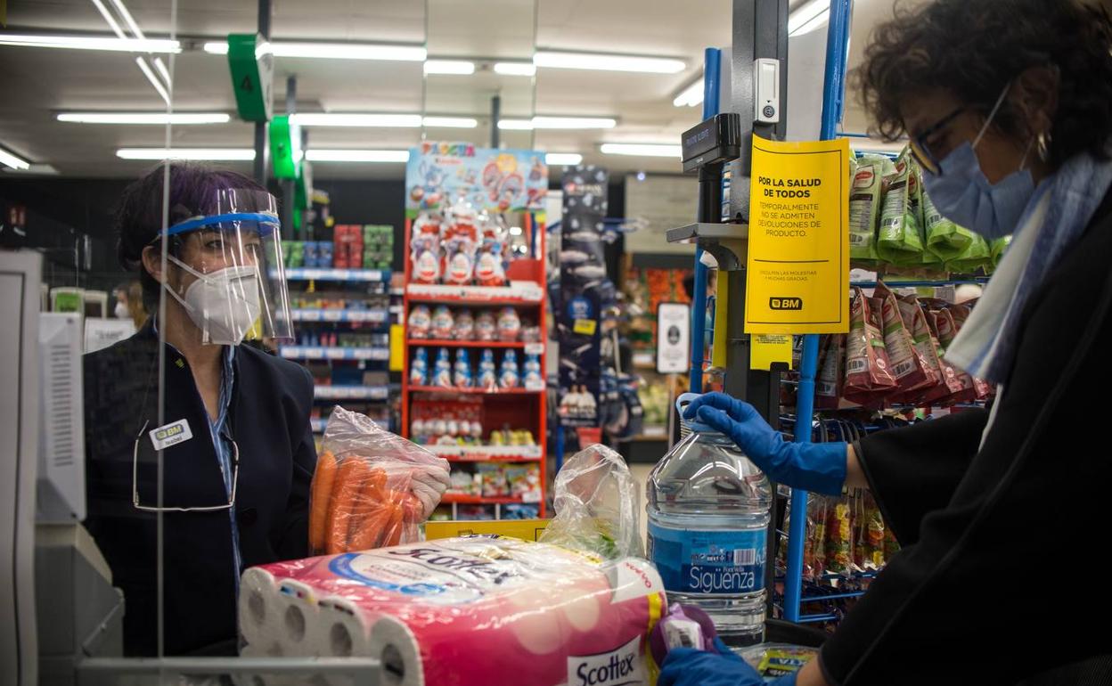 Las compras de alimentos envasados y empaquetados se ha disparado desde la llegada del coronavirus. 