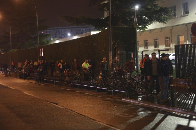 Fotos: Un millar de trabajadores pone hoy otra vez en marcha la maquinaria industrial de Mercedes