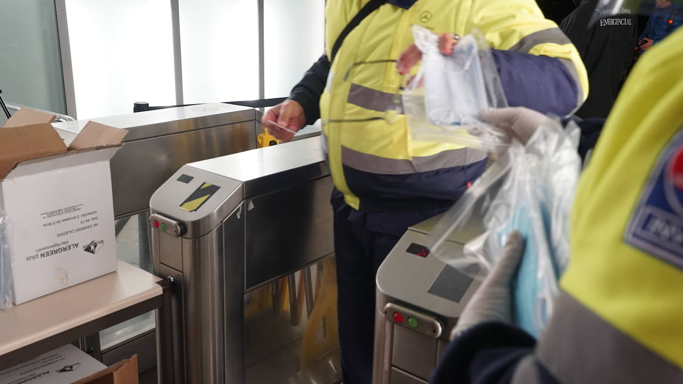 Fotos: Un millar de trabajadores pone hoy otra vez en marcha la maquinaria industrial de Mercedes