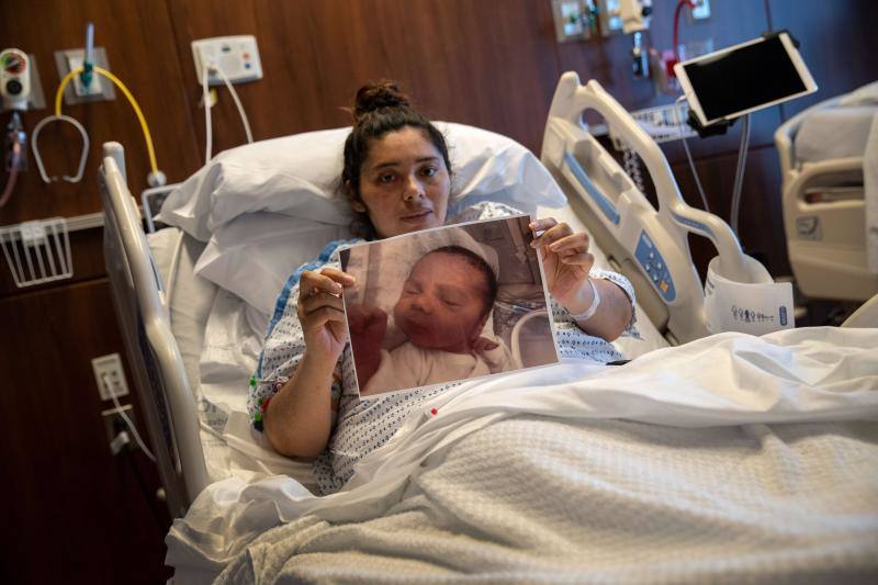 Una madre dedica esta foto de su cesárea a quienes piensan que es la forma  más fácil de dar a luz