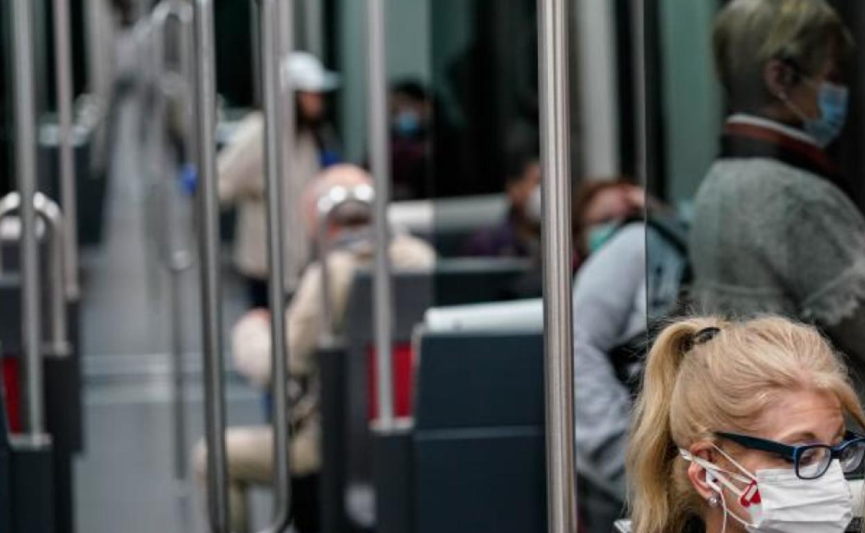 Metro Bilbao recuerda las medidas para viajar seguros