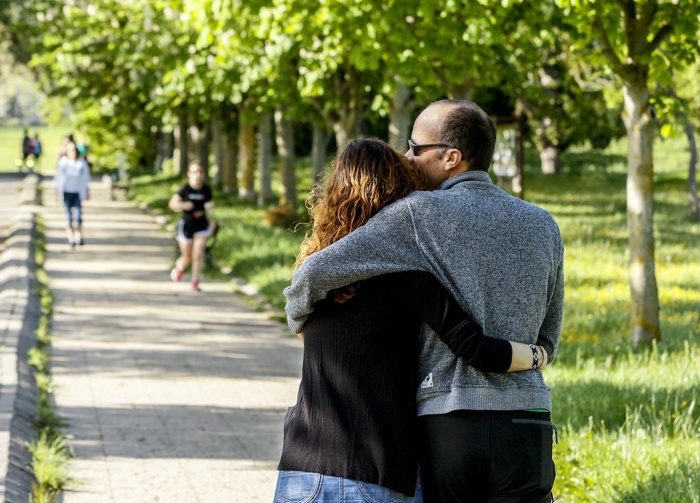 Fotos: Paseos y deporte al sol en Vitoria en el primer primer domingo de desescalada