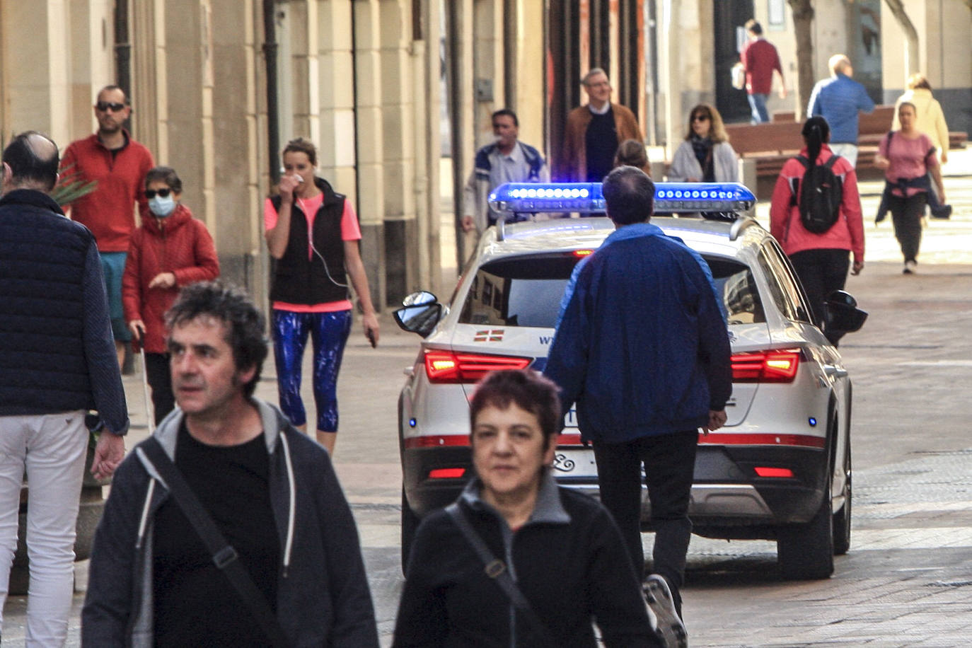 Fotos: Paseos y deporte al sol en Vitoria en el primer primer domingo de desescalada