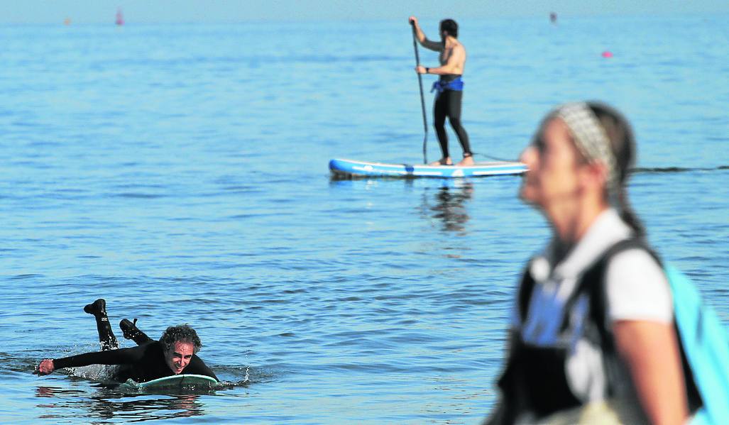 La desescalada permite pasear y hacer deporte, pero no reuniones ni tomar el sol en la playa.