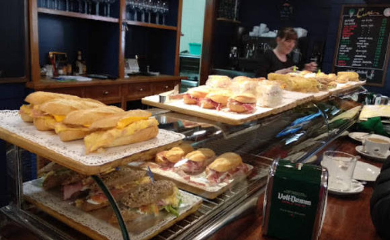 Desayunos de café y tortilla en la Taberna Berri de Algorta