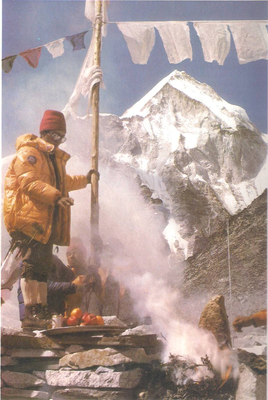 Ceremonia de la 'Puja' en el campo base.