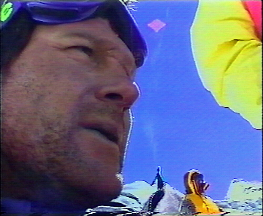 Juan Vallejo tomó parte de una expedición Al Filo de lo Imposible en 2001. Hizo cumbre el 23 de mayo.