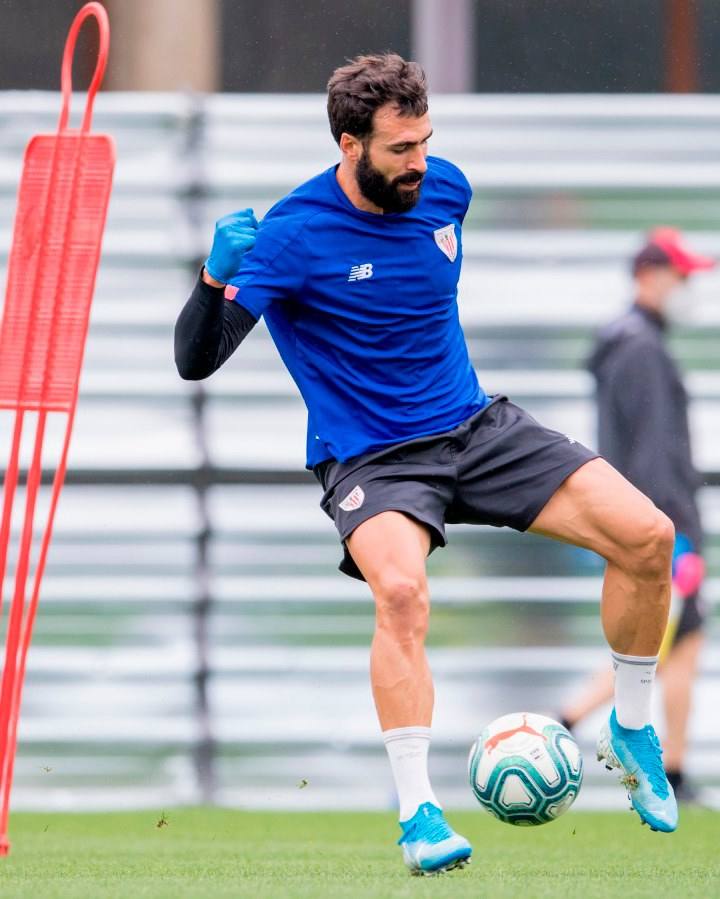 Mikel Balenziaga con la pelota.