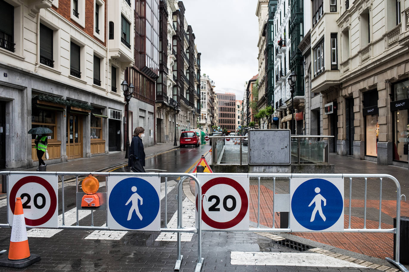 Fotos: La lluvia protagoniza los paseos de este domingo en Bilbao