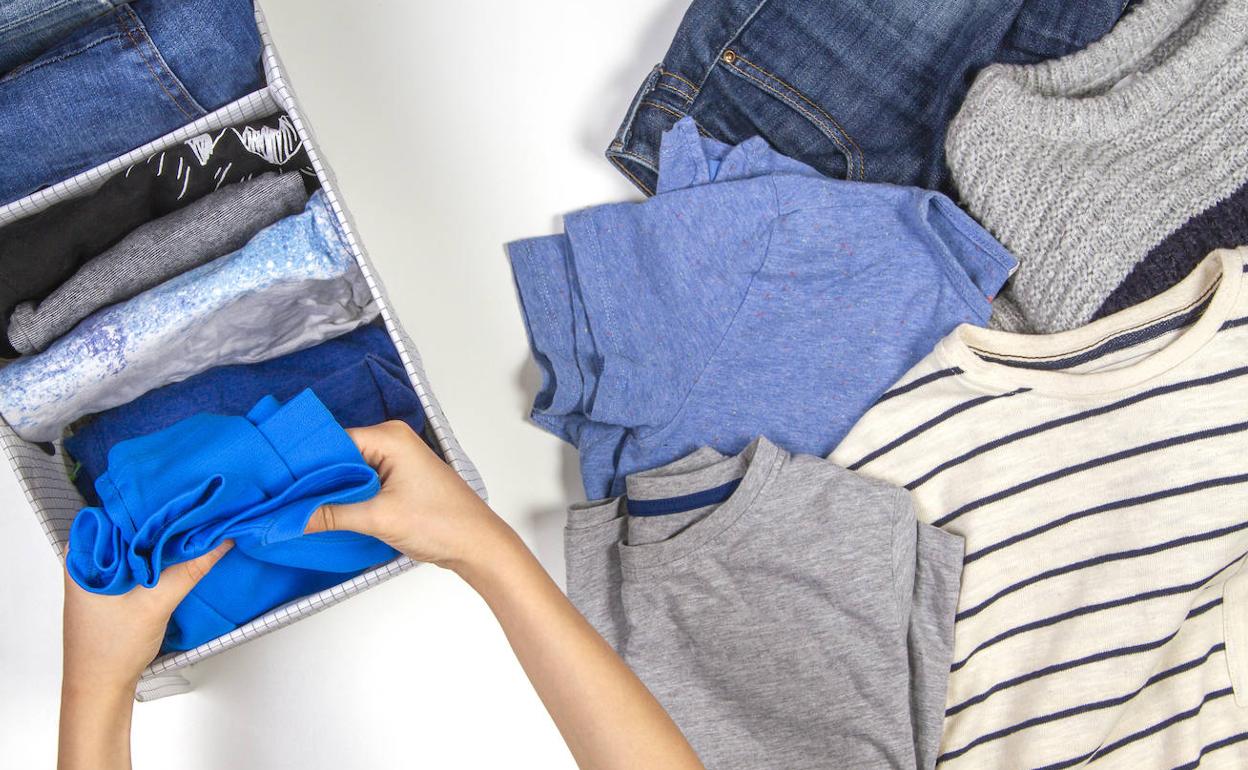 «Txisteak irakurri ditut armairuak txukuntzearen inguruan edo trastelekuak ordenatzearenean».