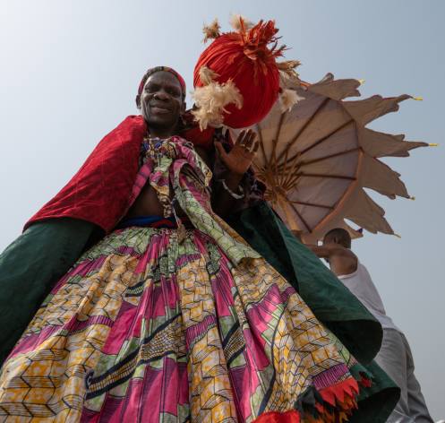 En la ciudad de Ouidah se reúnen a principios de enero los principales cultos de vudú del África Occidental para celebrar sus rituales y ceremonias.