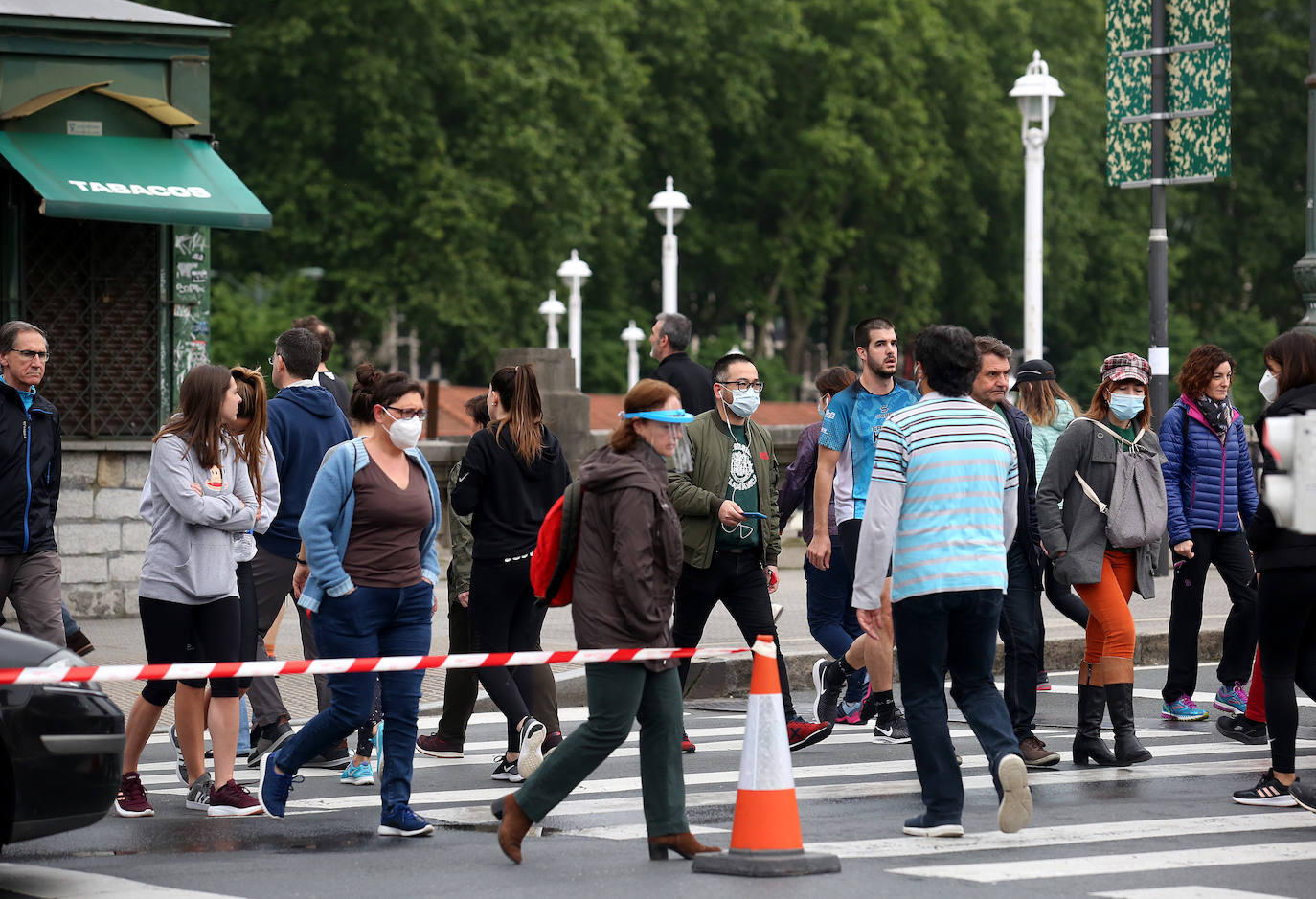 Un paso de ce bra con bastante afluencia en Bilbao.