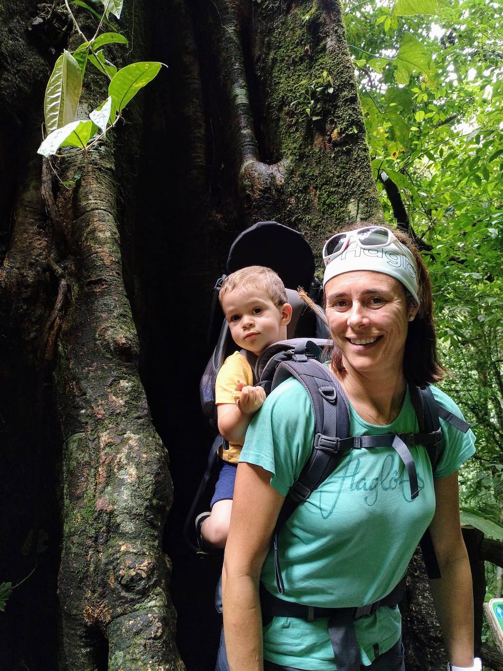 Edurne con su familia tras dejar la escalada.