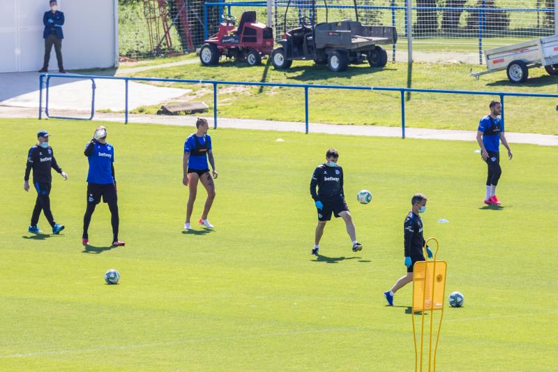 Fotos: El Alavés ya entrena en grupos