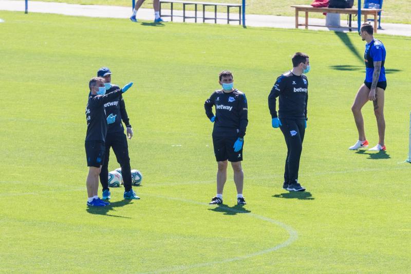 Fotos: El Alavés ya entrena en grupos