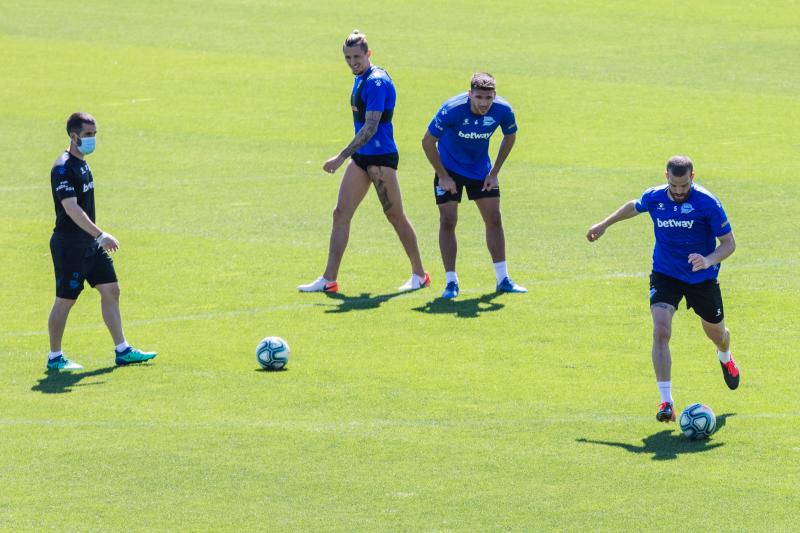 Fotos: El Alavés ya entrena en grupos