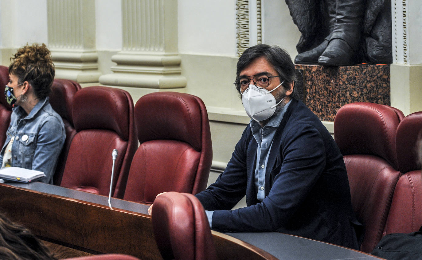 Iñaki Oyarzábal, protegido con mascarilla. 