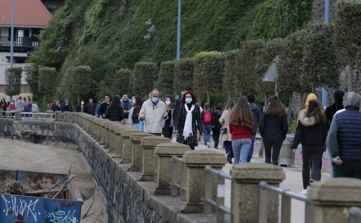 Concentración de gente en Ereaga.