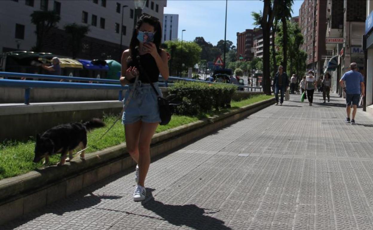 Los paseos dan un respiro en el uso de las mascarillas