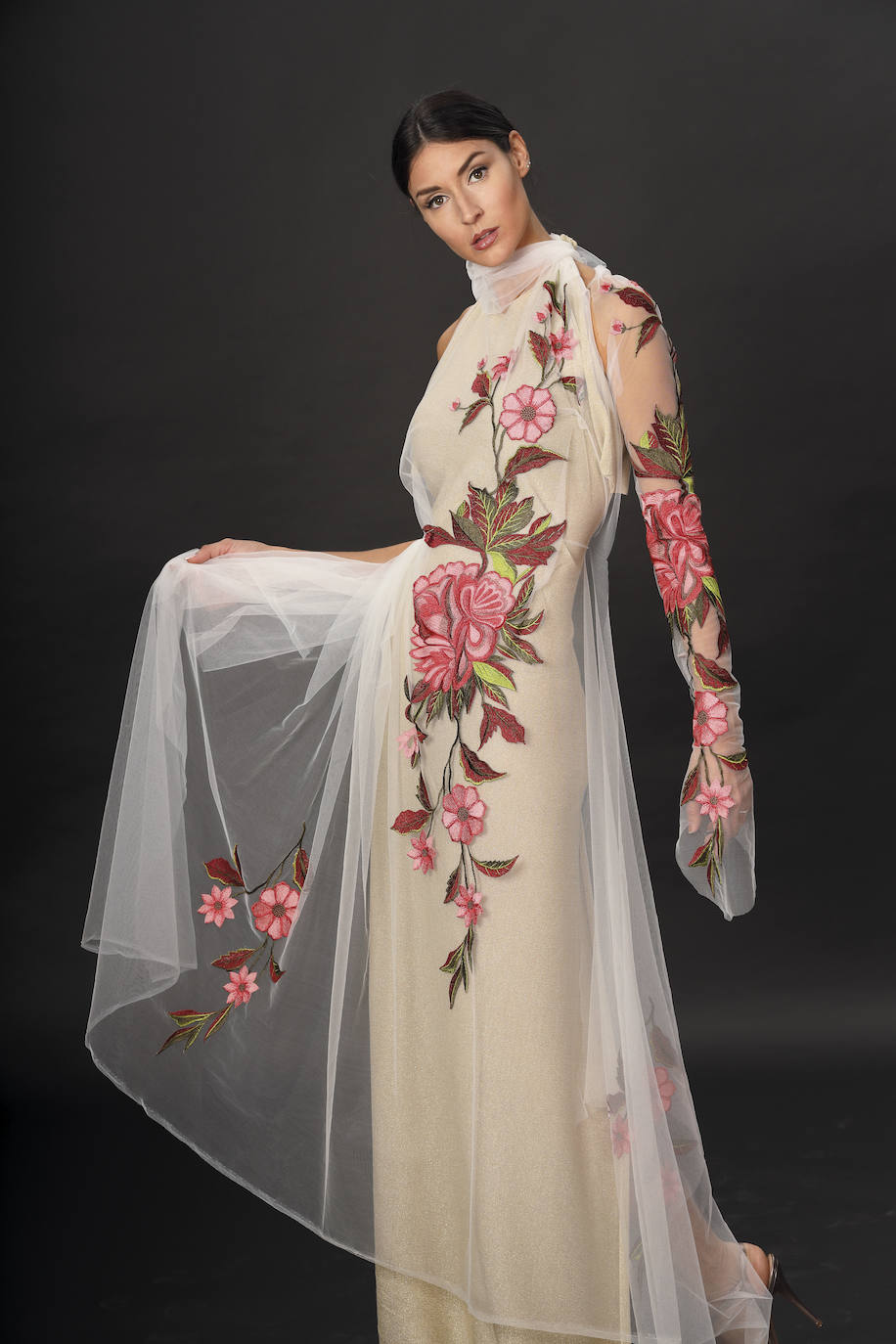 Fotos: Esto es lo que pasa cuando se sustituyen los maniquíes por la puesta en escena improvisada de tres diseñadores vizcaínos