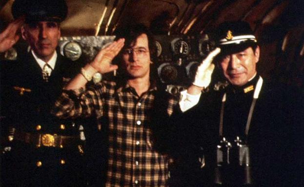 Imagen principal - Steven Spielberg entre Christopher Lee y Toshiro Mifune. Abajo, Dan Aykroyd y Robert Stack.