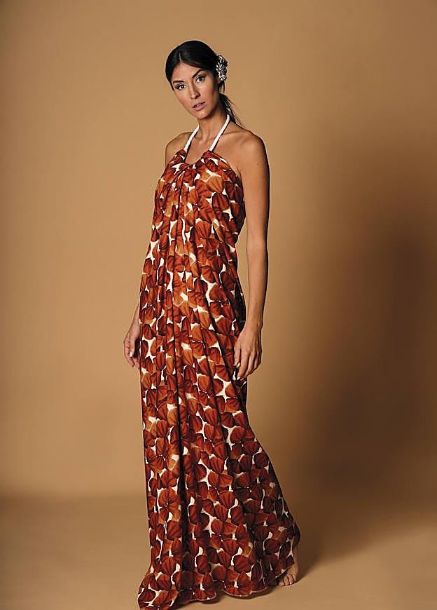 Zuriñe posa con un diseño de Zaloa y Nerea.