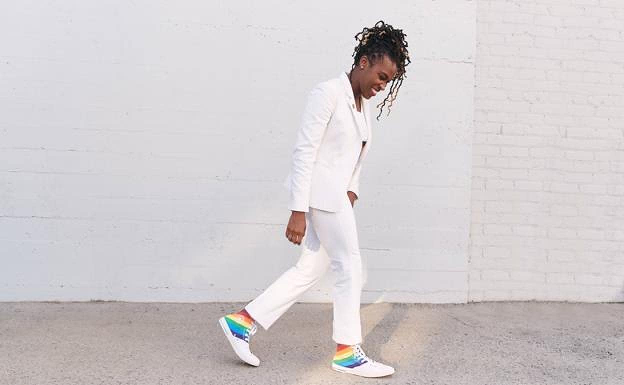 Disfrazado Anuncio Miau miau Nike, Converse y New Balance tiñen sus zapatillas con los colores del  Orgullo para apoyar la diversidad | El Correo