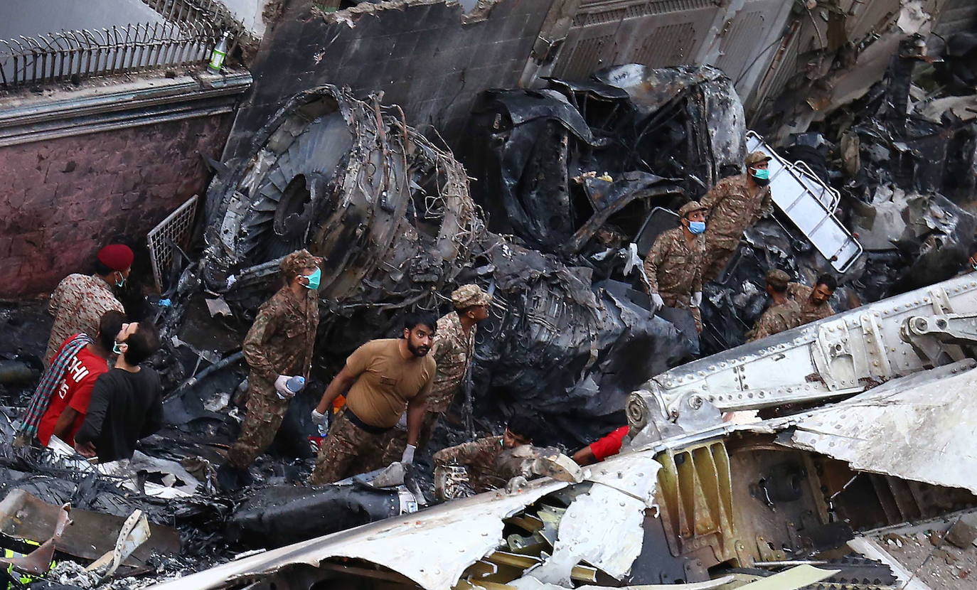Fotos: El accidente de un avión en Pakistán, en imágenes