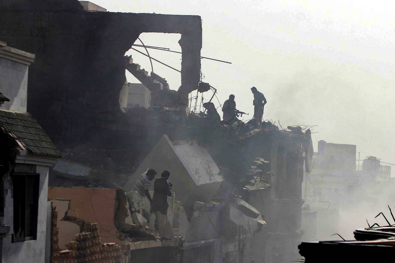 Fotos: El accidente de un avión en Pakistán, en imágenes