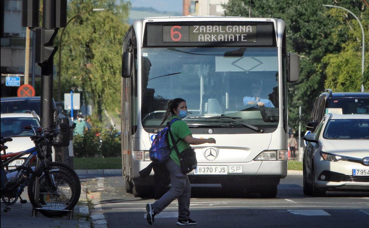 El menor se subió a un autobús urbano en el que recorrió dos kilómetros. 