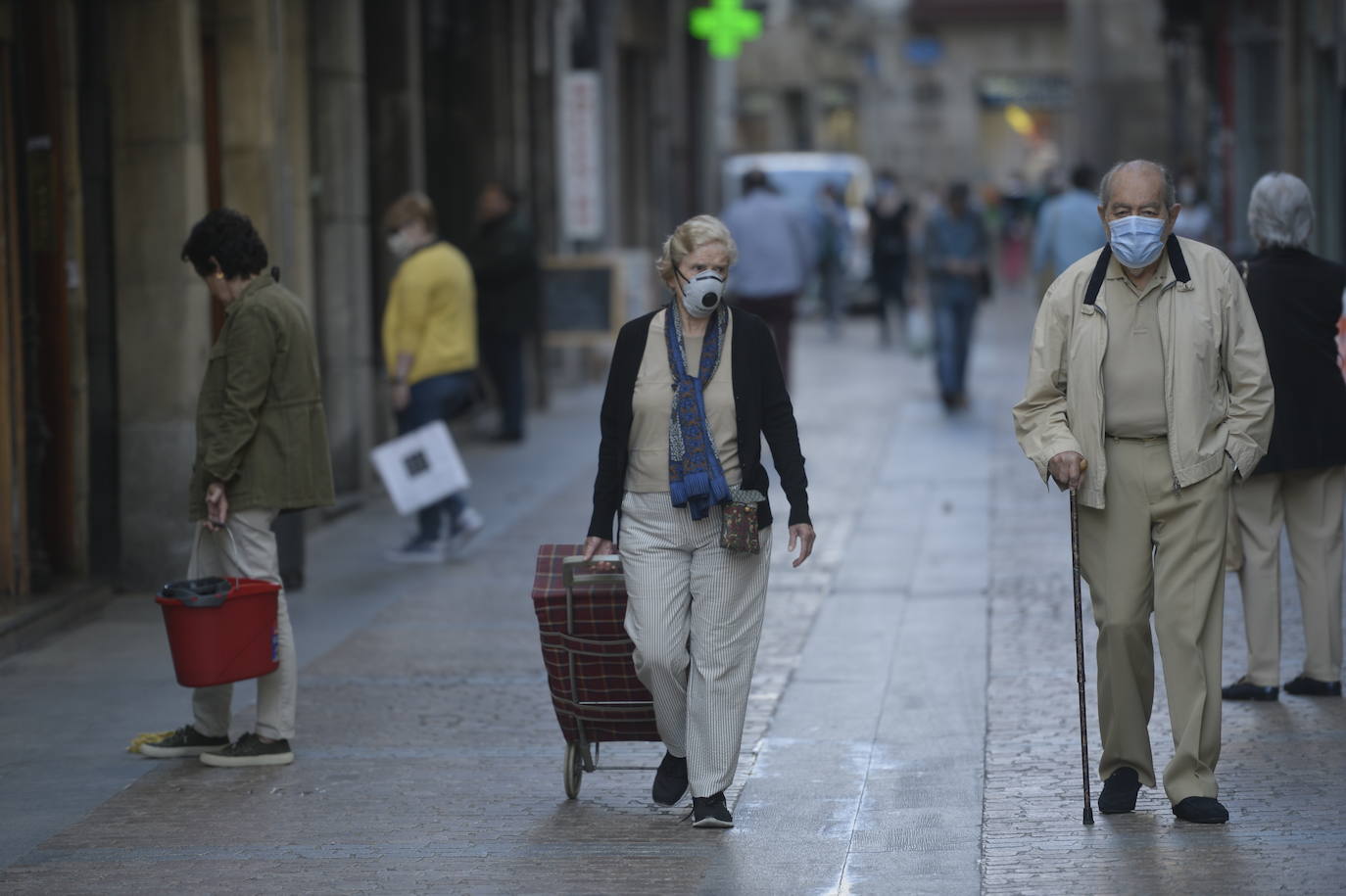 Ambiente en Bilbao el día que abren los centros comerciales. / Yvonne Iturgaiz.