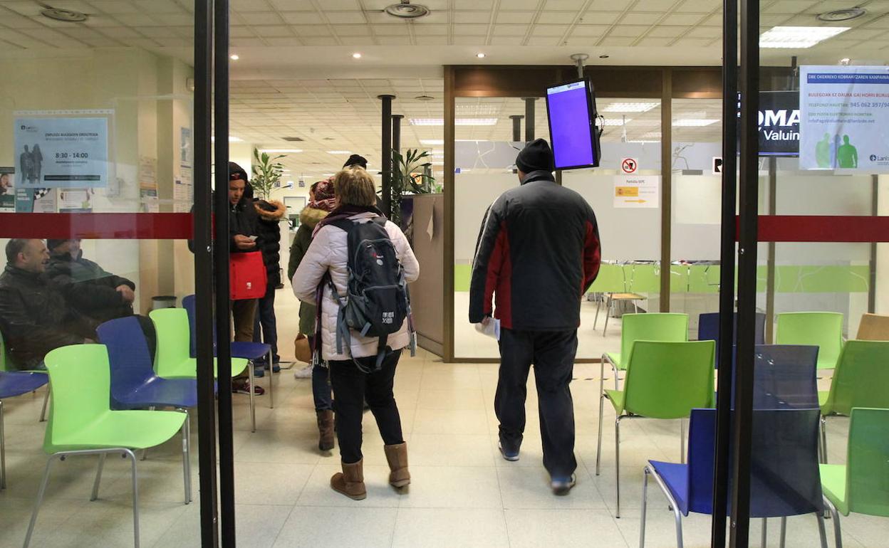 Interior de una oficina de Lanbide.