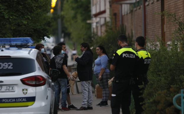 Agentes de la Policía Local y de la Ertzaintza han intervenido en Olarizu. 