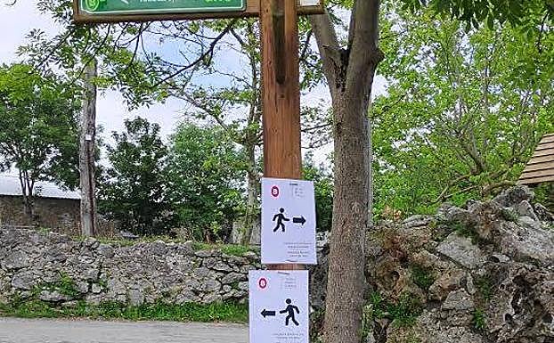 Una de las señales del Ayuntamiento empleadas para guiar a los ciudadanos en el monte.