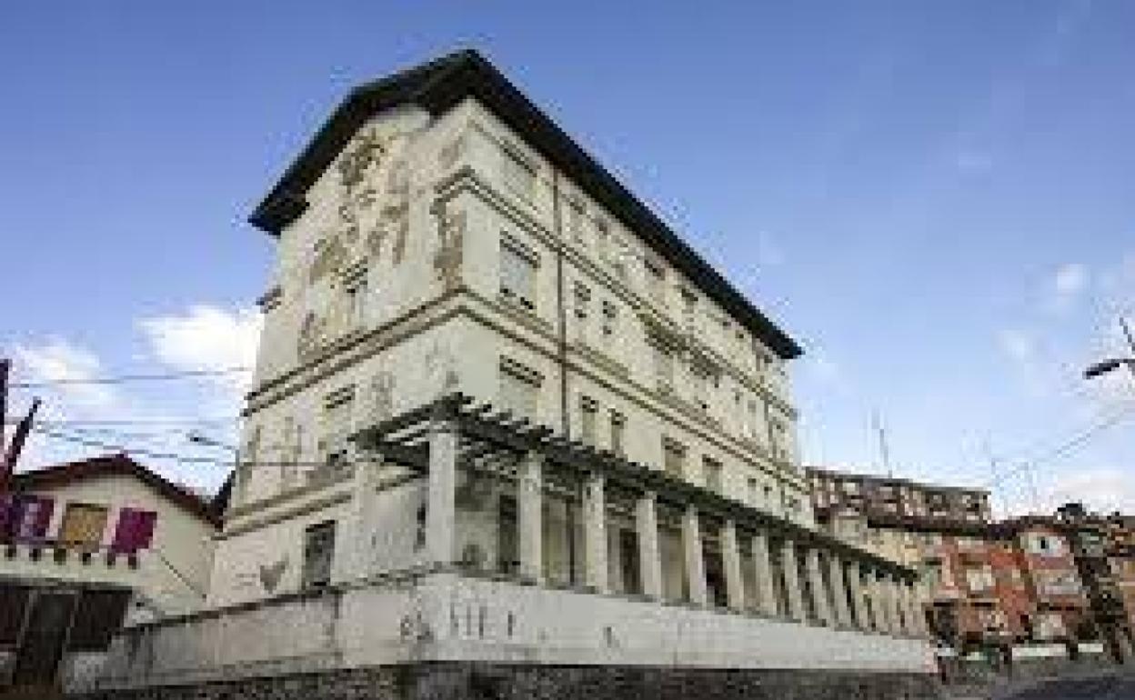 El edificio que se rehabilitará en Ortuella es la antigua casa-cuartel de Minoñes, construida en 1902. 