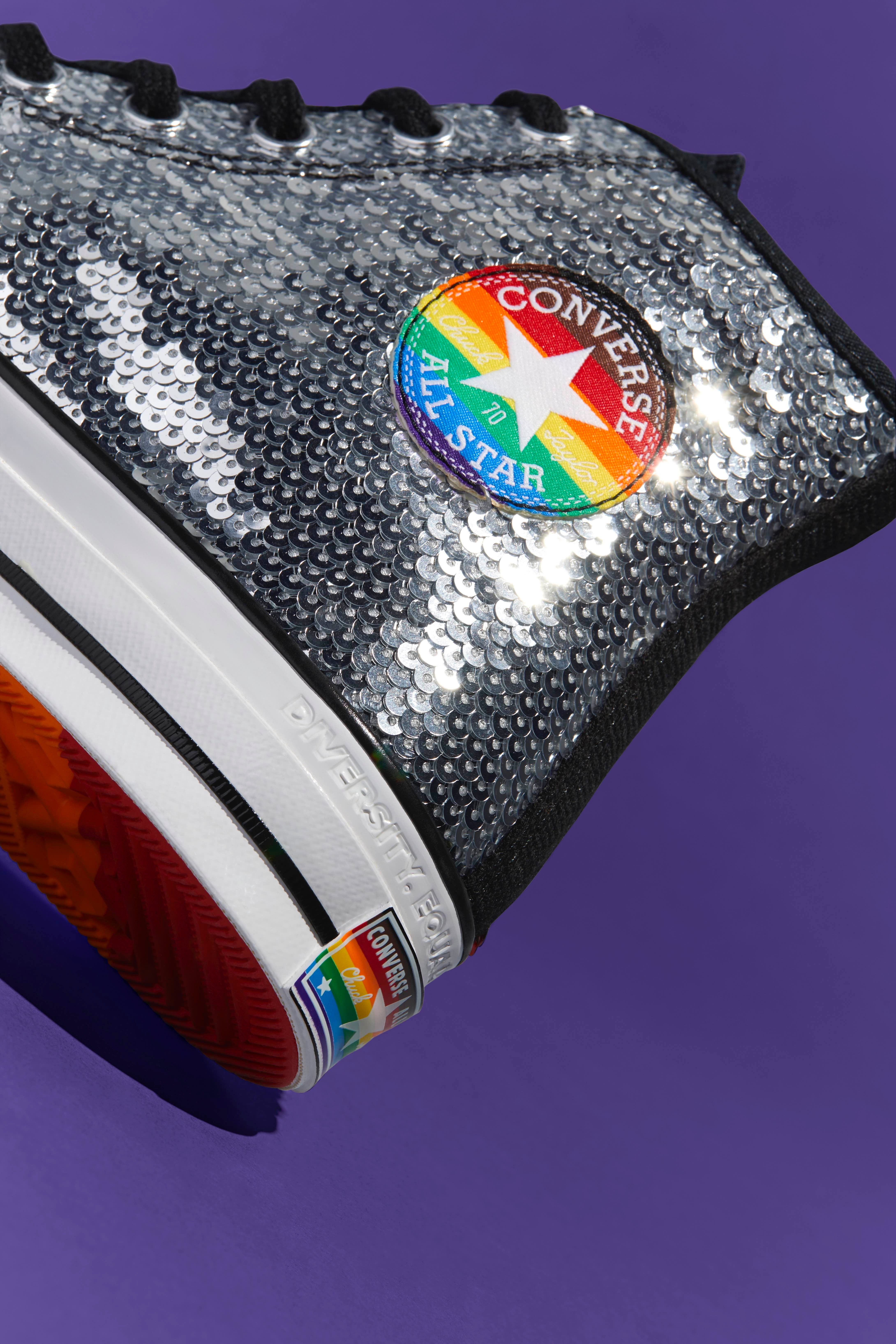 Fotos: Las zapatillas de Nike, Converse y New Balance se tiñen con los colores del Orgullo para apoyar la diversidad