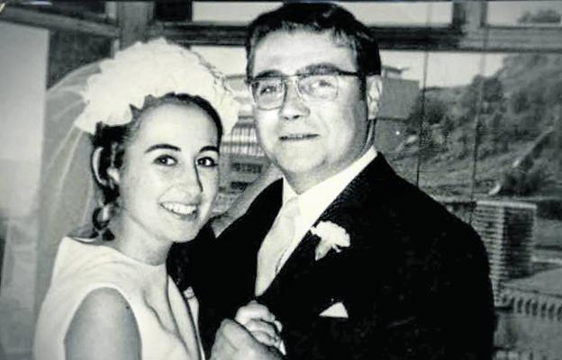 Carmen Hernández y Jesús Mari Pedrosa, el día de su boda.