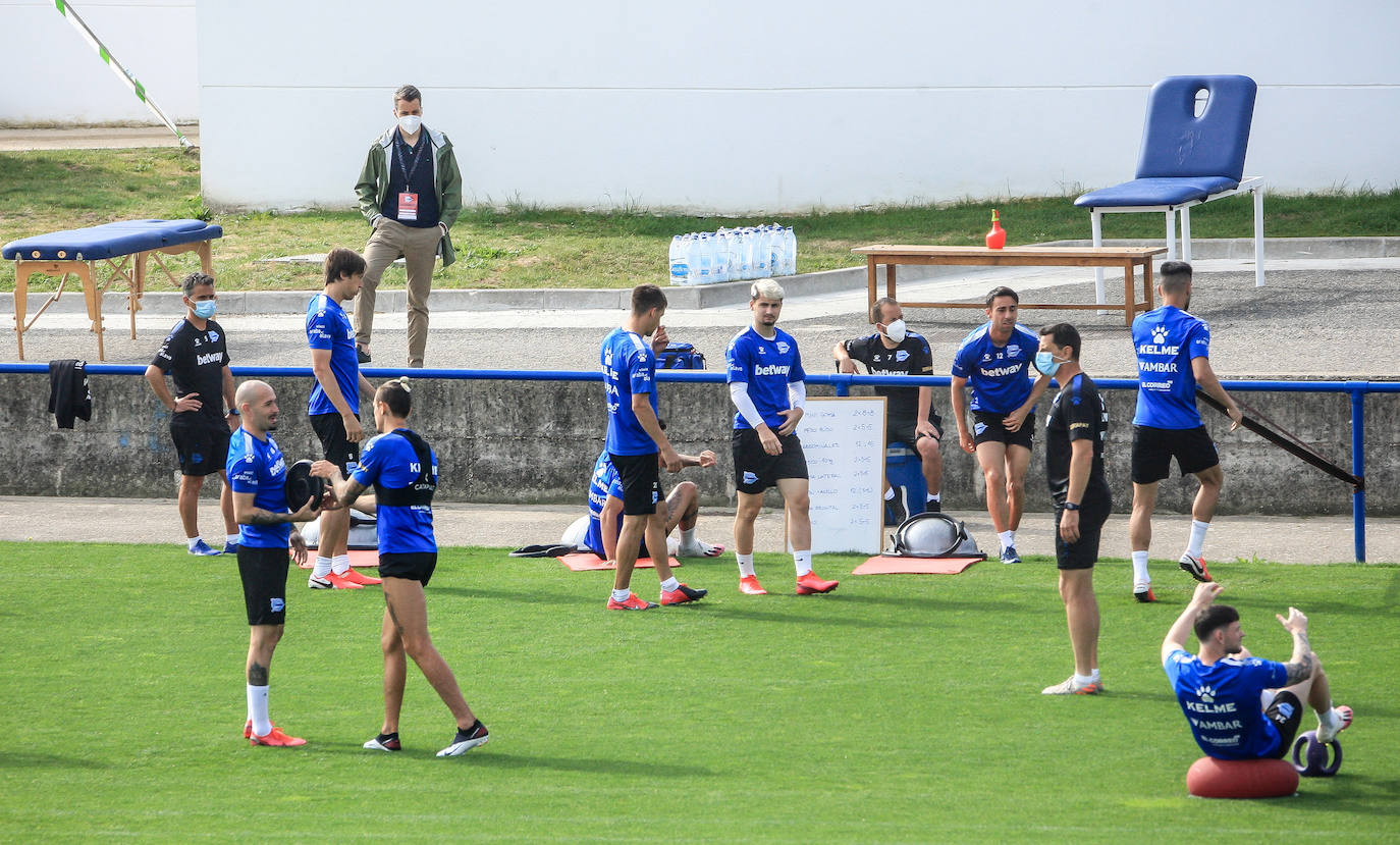 Fotos: El Alavés ya entrena con toda la plantilla junta