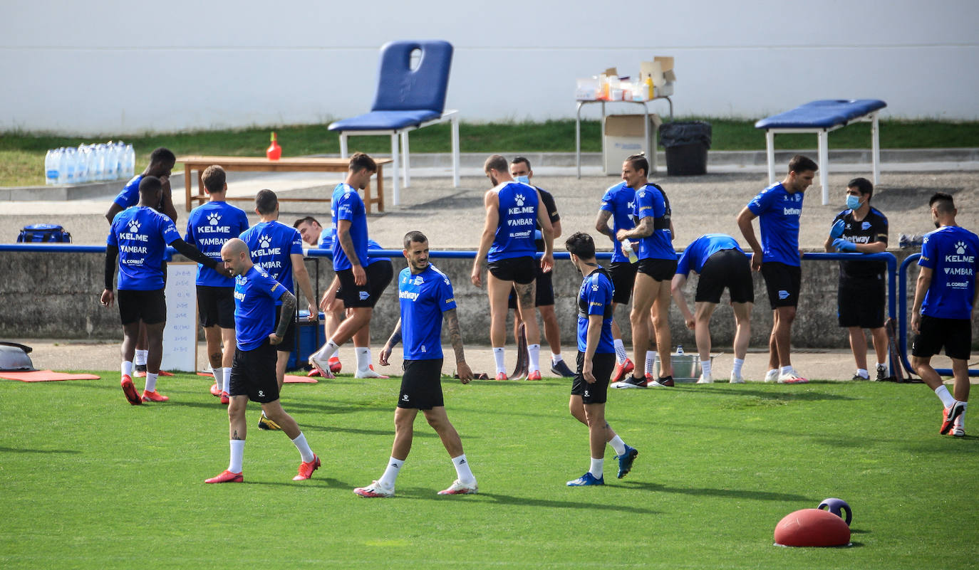 Fotos: El Alavés ya entrena con toda la plantilla junta